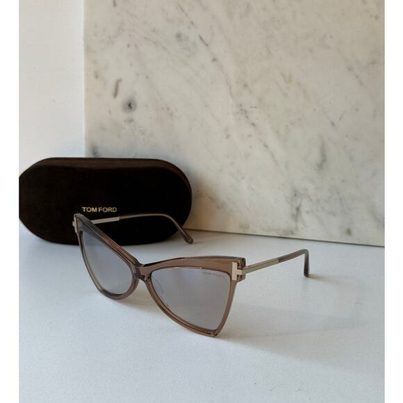 NEW Tom Ford FT0767 Tallulah Cat Eye Sunglasses in Champagne - Picture 2 of 6